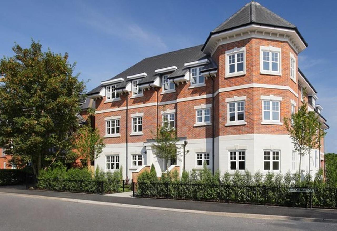 Helios Court Penthouse Serviced Apartment By Ferndale Maidenhead Exterior foto