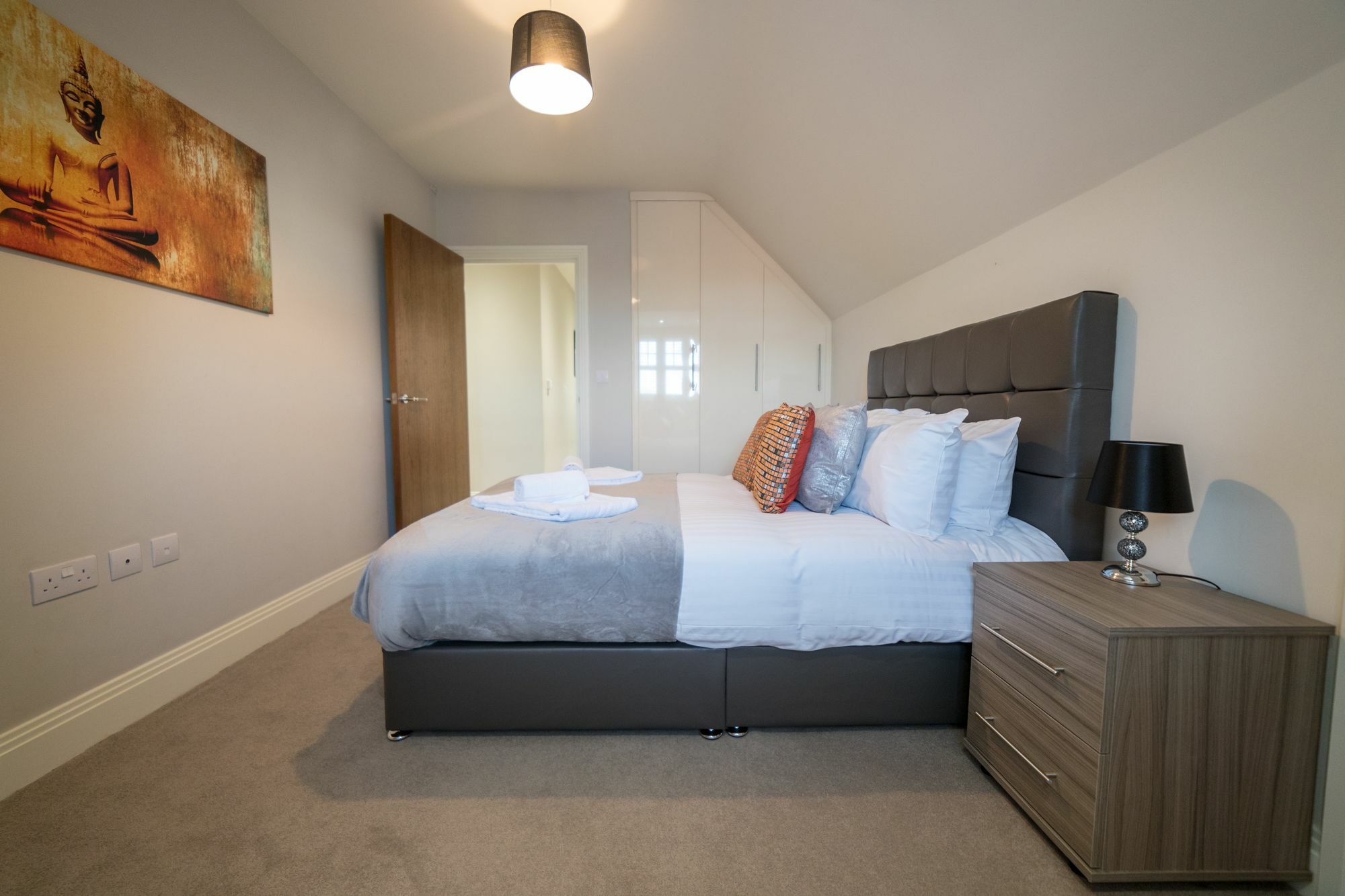 Helios Court Penthouse Serviced Apartment By Ferndale Maidenhead Exterior foto