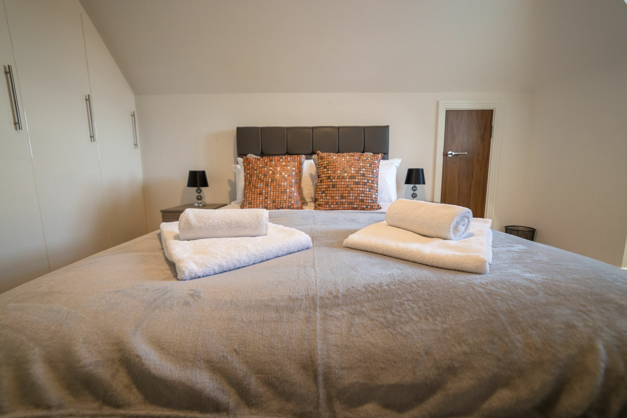 Helios Court Penthouse Serviced Apartment By Ferndale Maidenhead Exterior foto